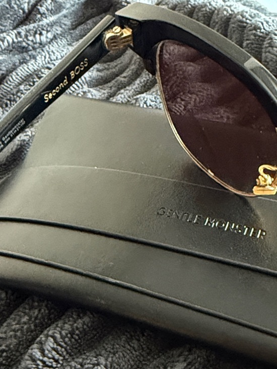 Gentle Monster Second Boss Sunglasses Black/Gold Mirrored Lenses with case main image 5